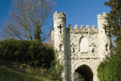 language_study_abroad_for_teens_in_england_reigate_lec